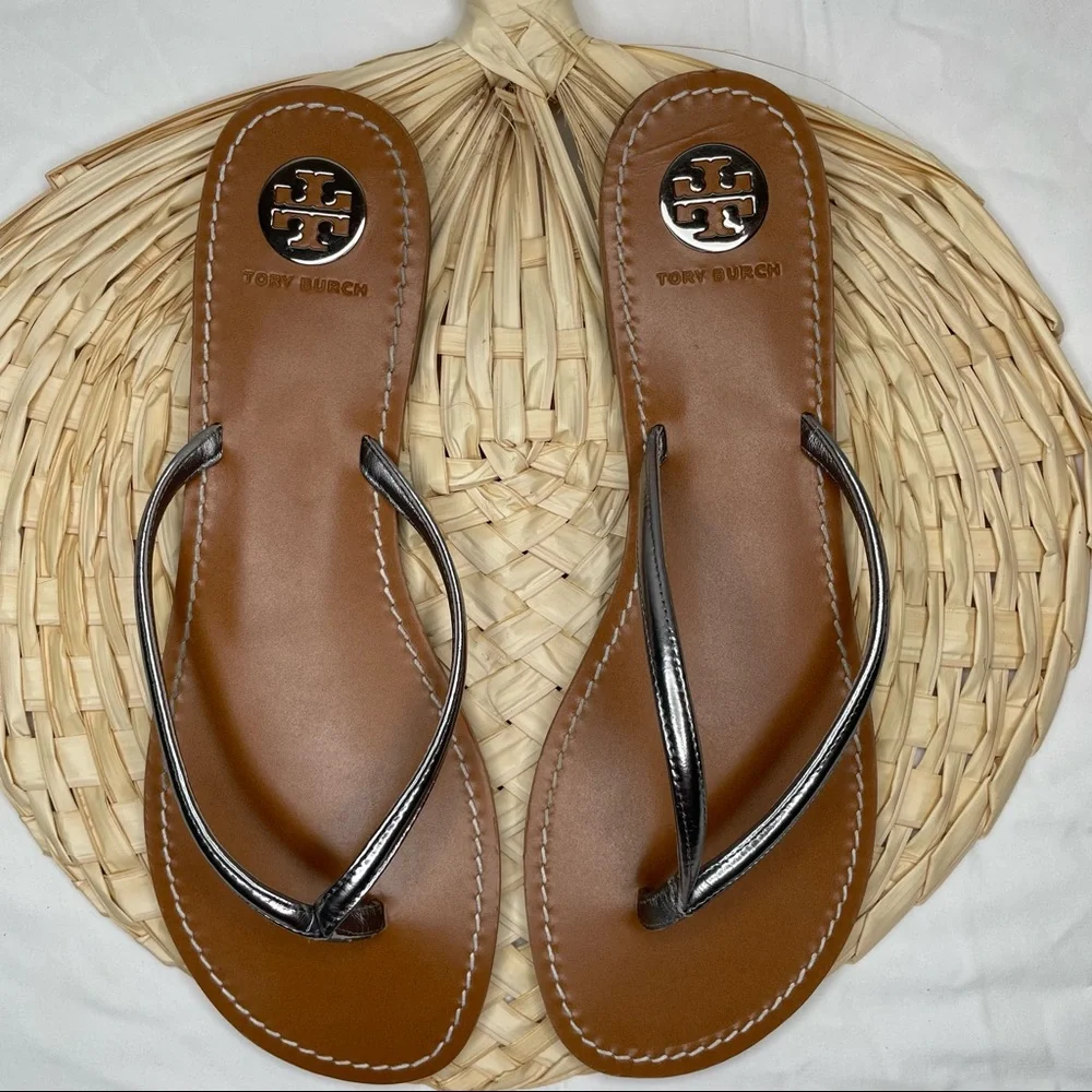 NEW Tory Burch Abitha Flip Flop Sandals 11 Pewter Mirror Metallic Leather Silver - Picture 2 of 10